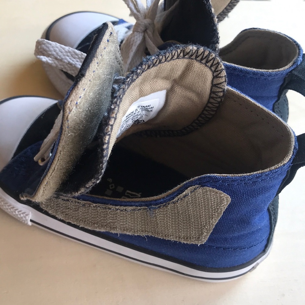 Blue AllStar Converse Toddler 8 Velcro closure - Picture 7 of 7